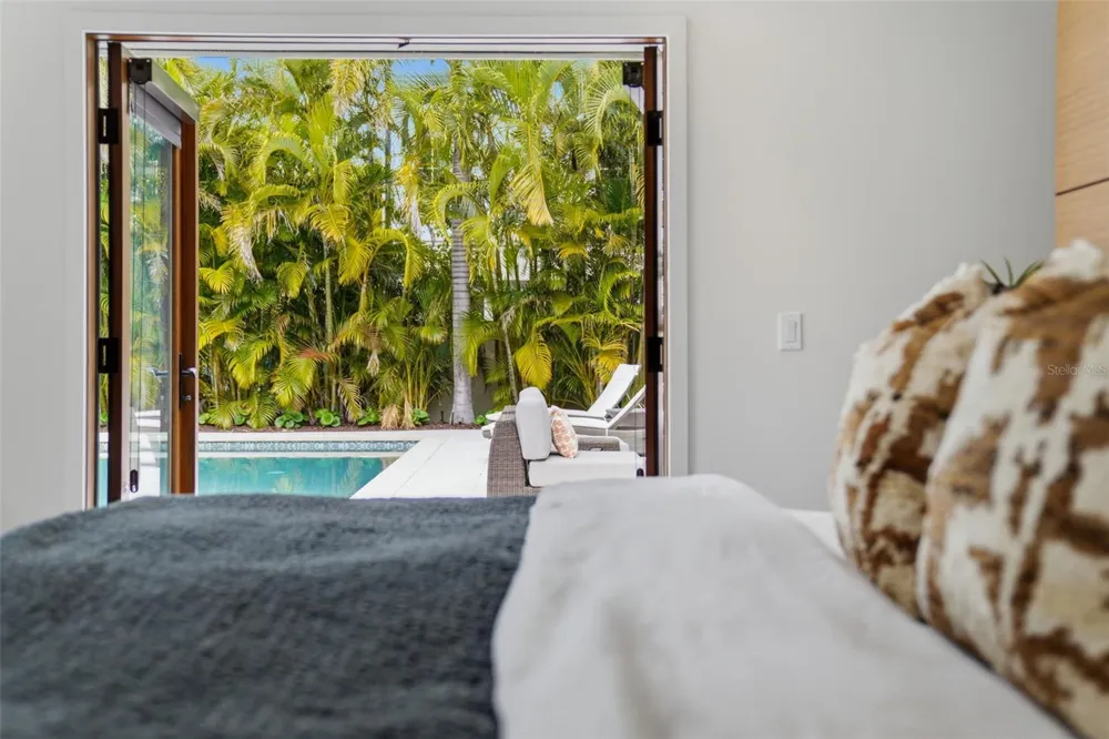541 S WASHINGTON DRIVE Sarasota, FL 34236