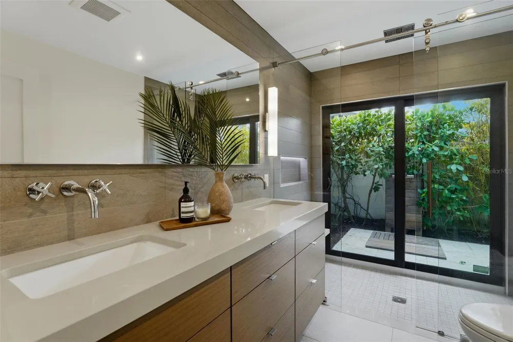 541 S WASHINGTON DRIVE Sarasota, FL 34236