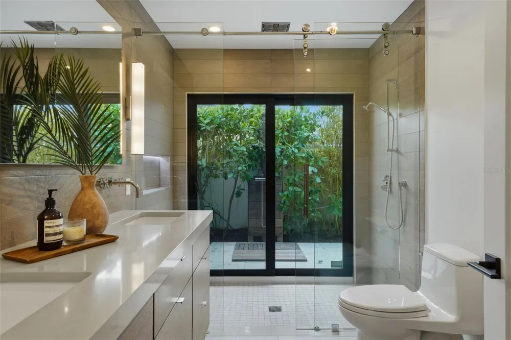 541 S WASHINGTON DRIVE Sarasota, FL 34236
