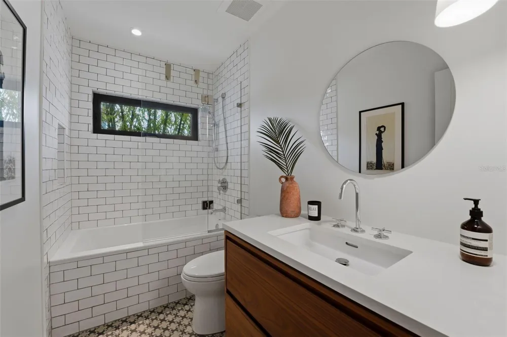 541 S WASHINGTON DRIVE Sarasota, FL 34236
