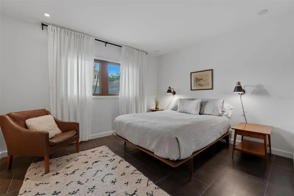 541 S WASHINGTON DRIVE Sarasota, FL 34236