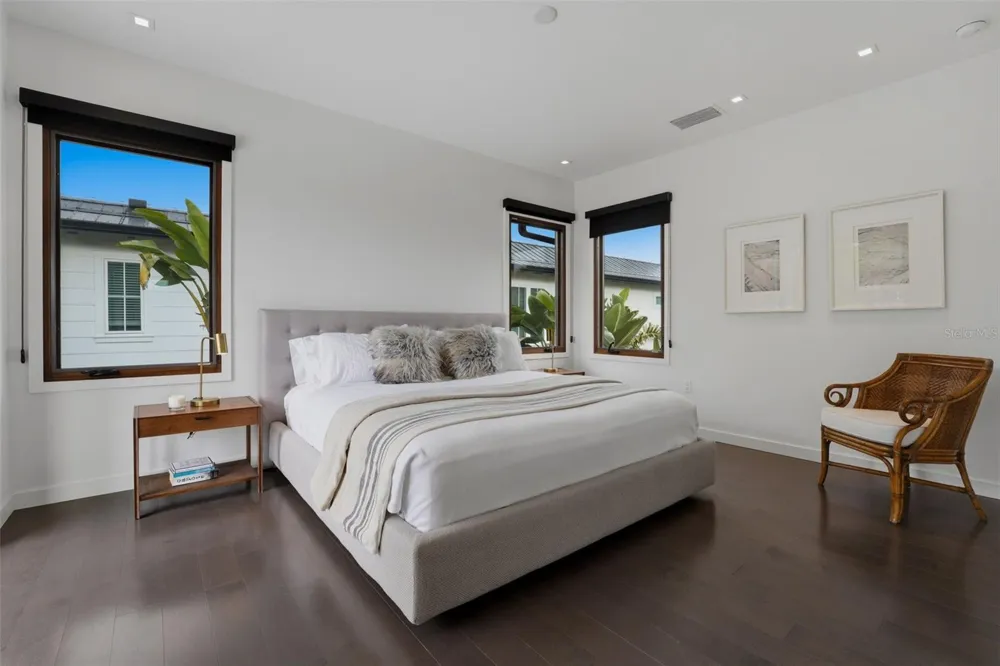 541 S WASHINGTON DRIVE Sarasota, FL 34236