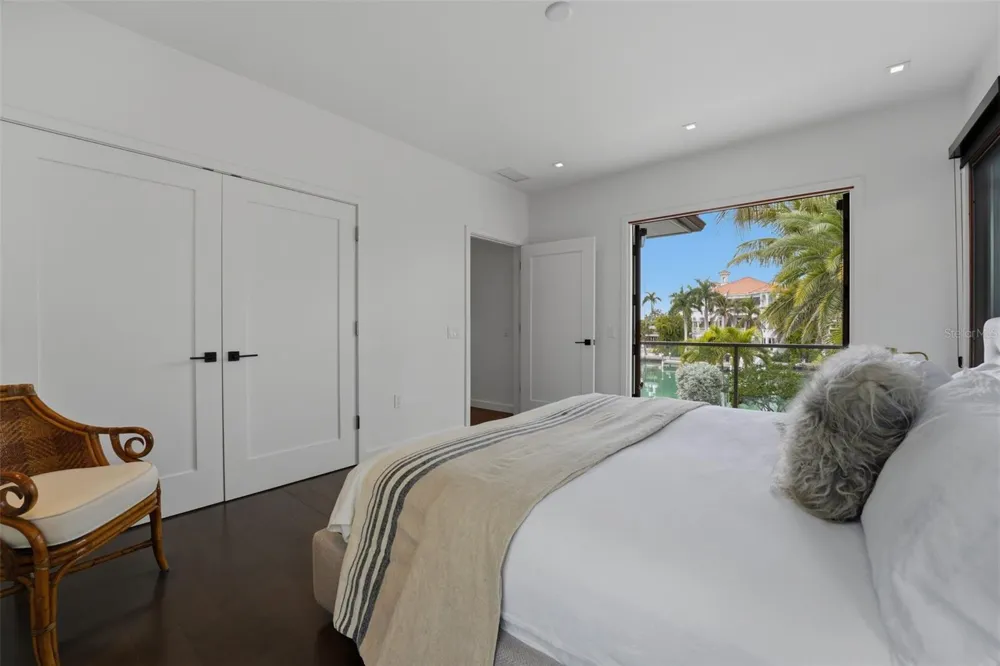 541 S WASHINGTON DRIVE Sarasota, FL 34236