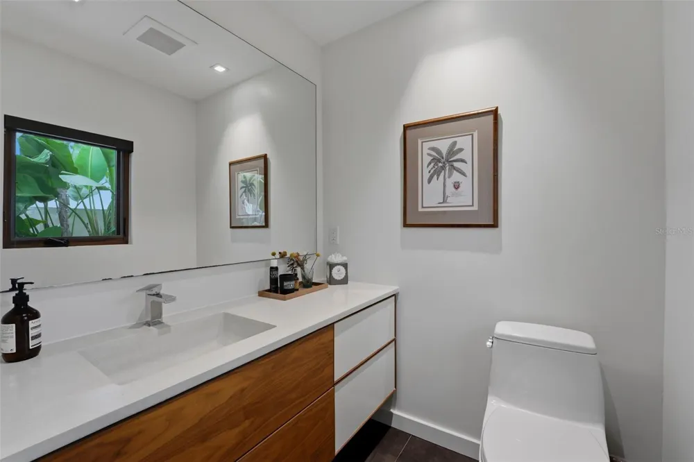 541 S WASHINGTON DRIVE Sarasota, FL 34236