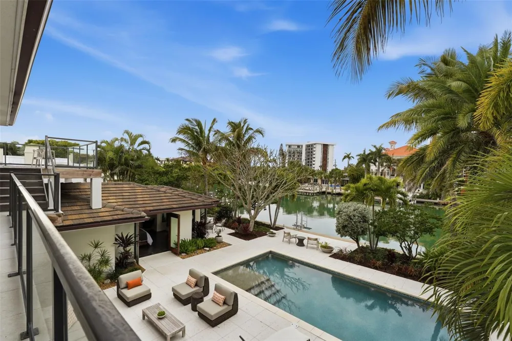 541 S WASHINGTON DRIVE Sarasota, FL 34236
