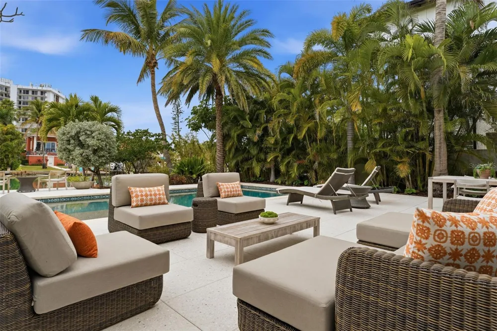 541 S WASHINGTON DRIVE Sarasota, FL 34236