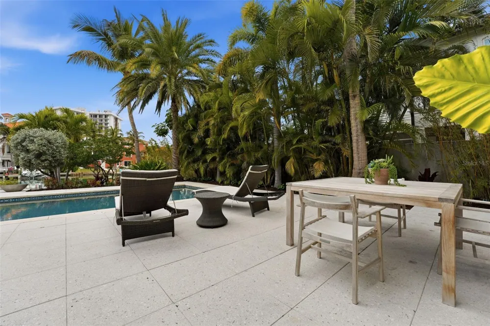 541 S WASHINGTON DRIVE Sarasota, FL 34236