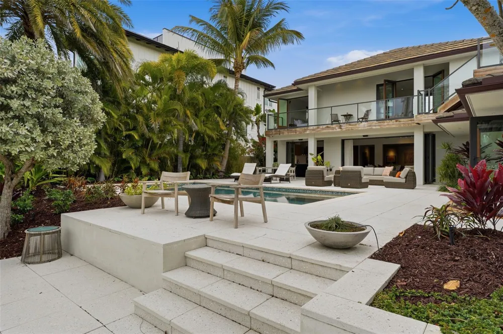 541 S WASHINGTON DRIVE Sarasota, FL 34236