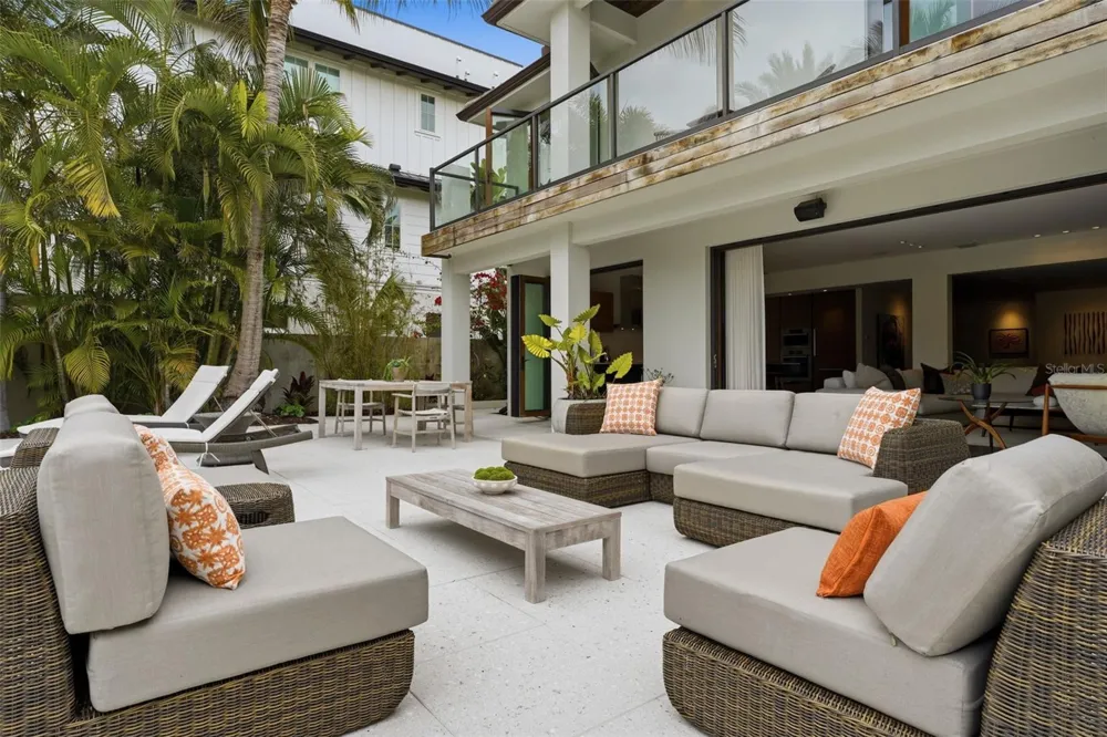 541 S WASHINGTON DRIVE Sarasota, FL 34236