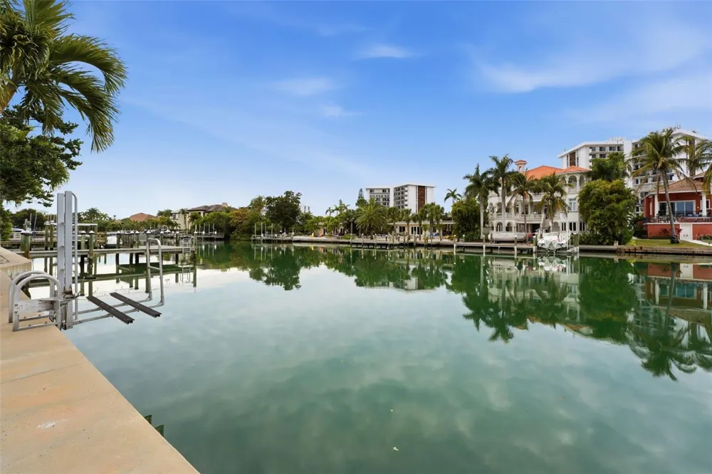 541 S WASHINGTON DRIVE Sarasota, FL 34236