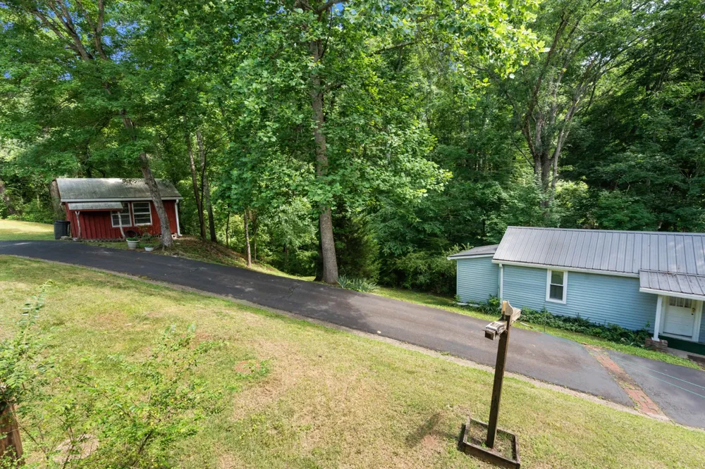 498 Highway 100 Centerville, TN 37033