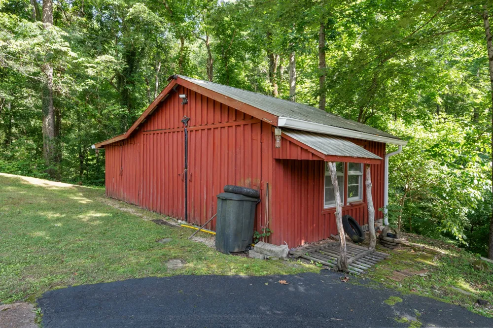 498 Highway 100 Centerville, TN 37033