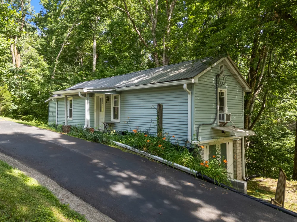 498 Highway 100 Centerville, TN 37033
