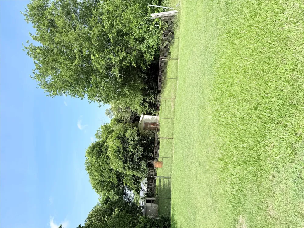 404 S Love Avenue Florence, TX 76527