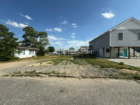 33 W Dory Drive