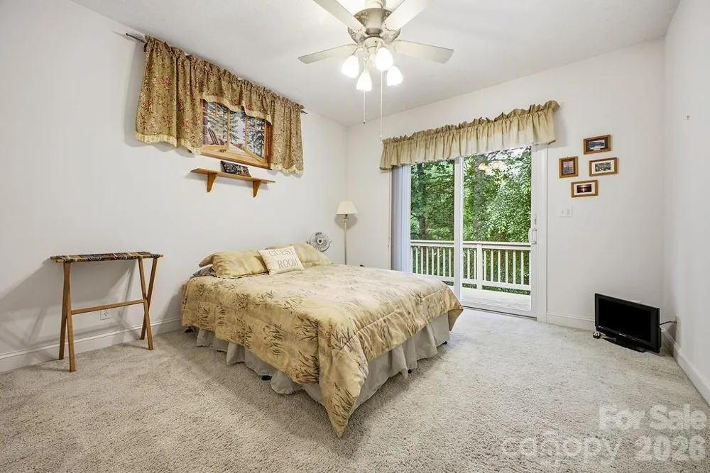 3121 Cove Loop Road Hendersonville, NC 28739