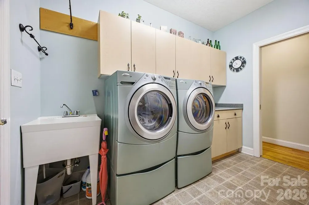 3121 Cove Loop Road Hendersonville, NC 28739