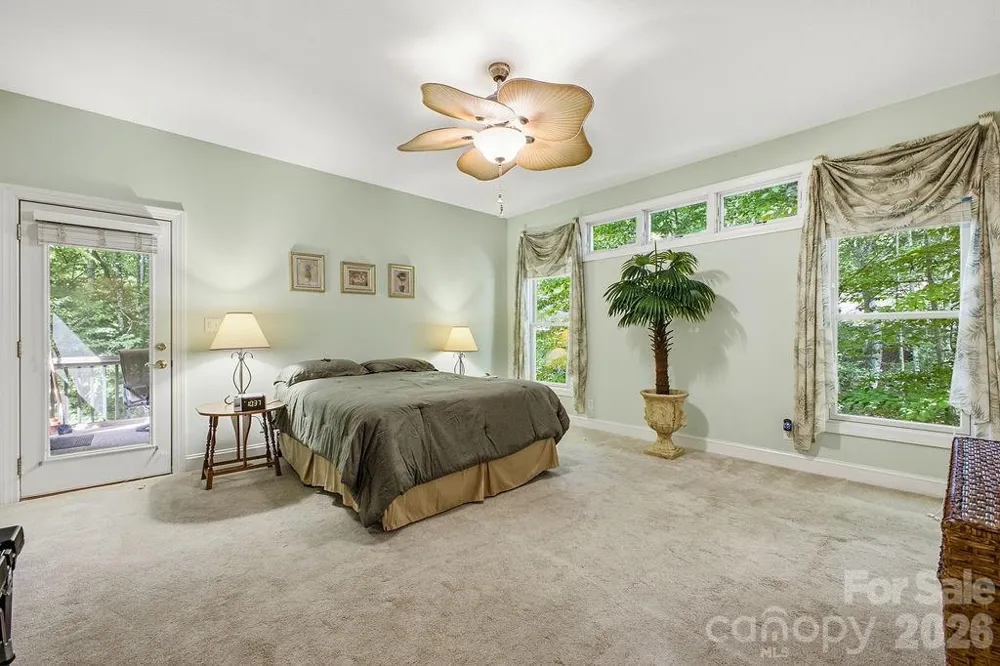 3121 Cove Loop Road Hendersonville, NC 28739