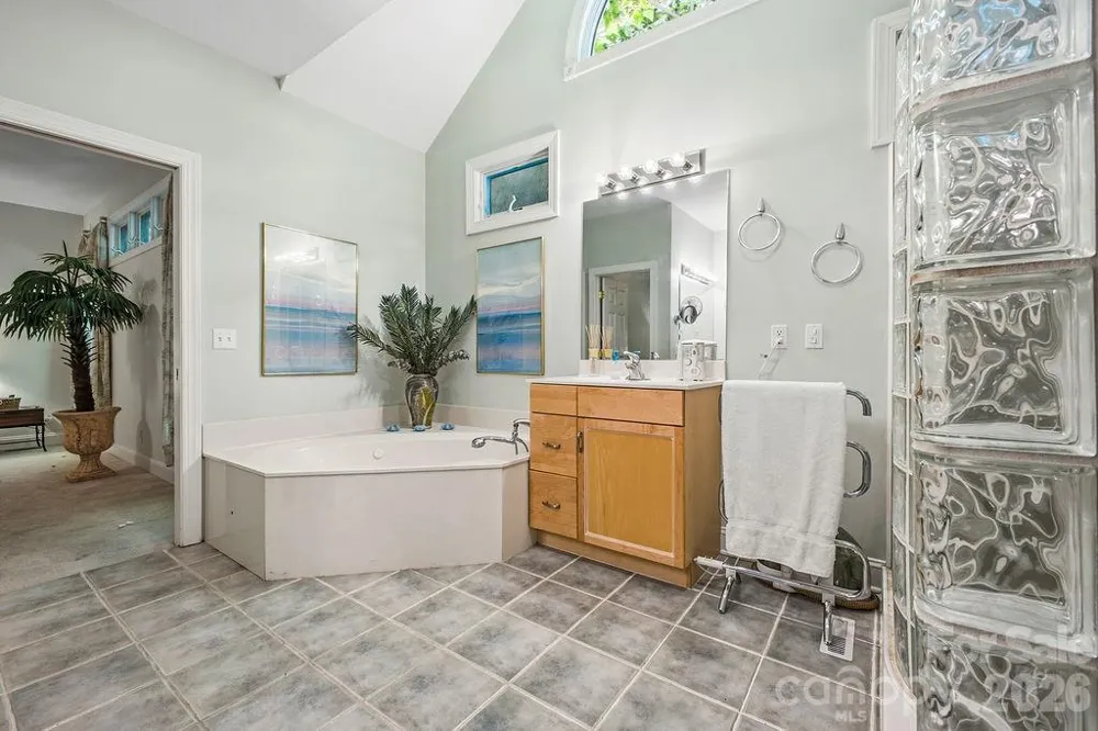 3121 Cove Loop Road Hendersonville, NC 28739