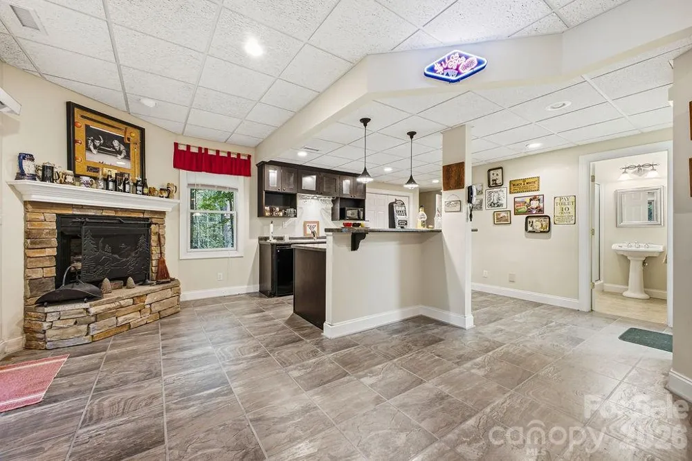 3121 Cove Loop Road Hendersonville, NC 28739