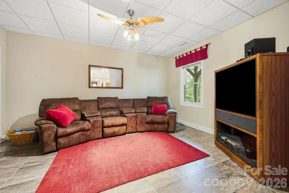 3121 Cove Loop Road Hendersonville, NC 28739