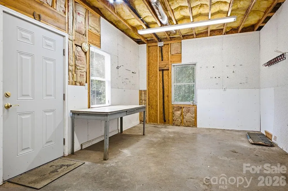 3121 Cove Loop Road Hendersonville, NC 28739