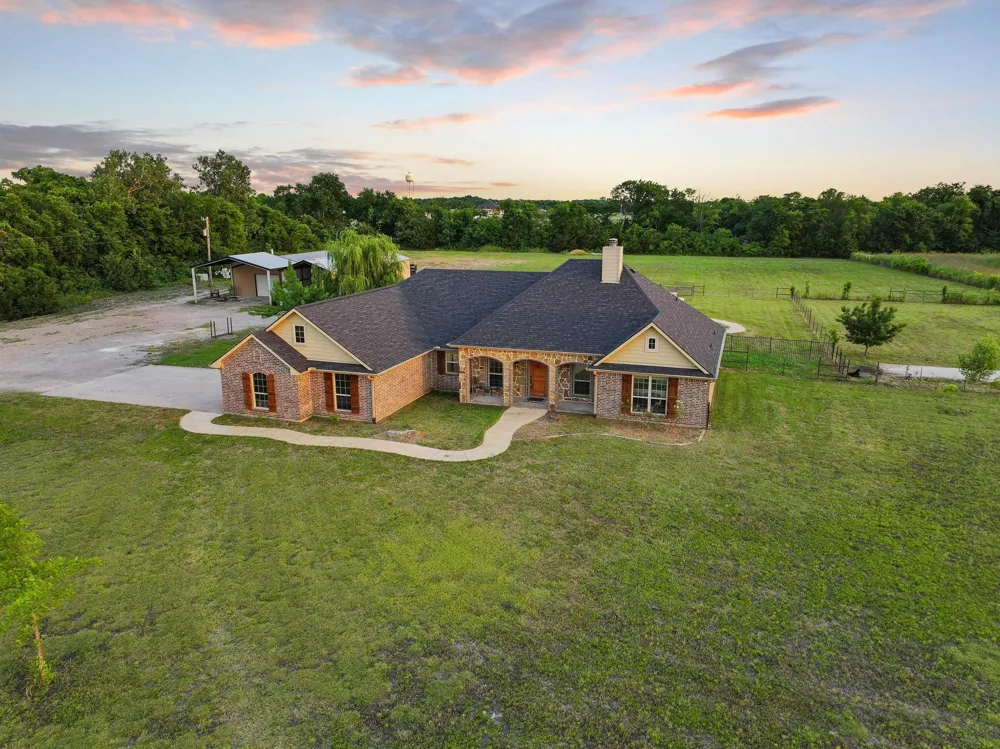 460 County Road 4421 Trenton, TX 75490