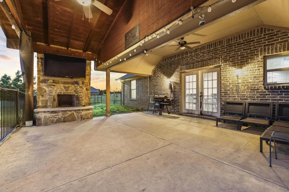 460 County Road 4421 Trenton, TX 75490