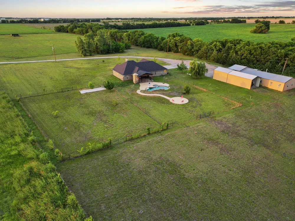 460 County Road 4421 Trenton, TX 75490