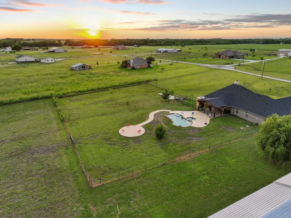 460 County Road 4421 Trenton, TX 75490