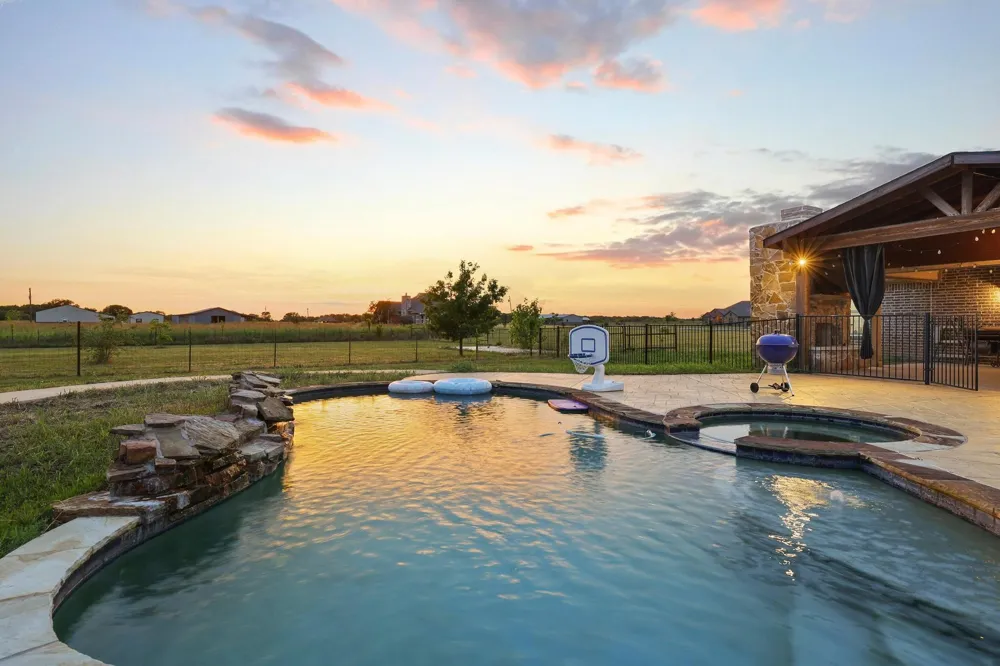460 County Road 4421 Trenton, TX 75490