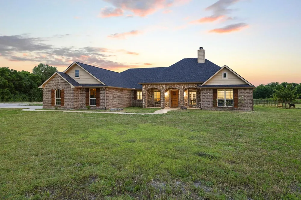 460 County Road 4421 Trenton, TX 75490