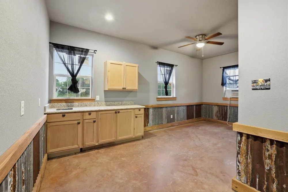 460 County Road 4421 Trenton, TX 75490