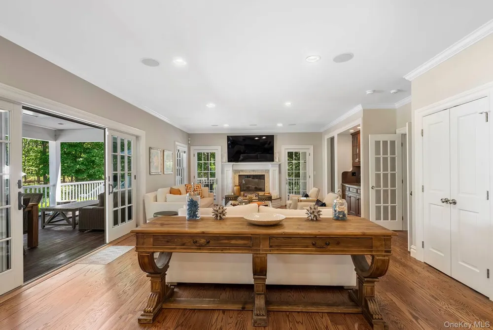 6 Woodruff Lane Bridgehampton, NY 11932