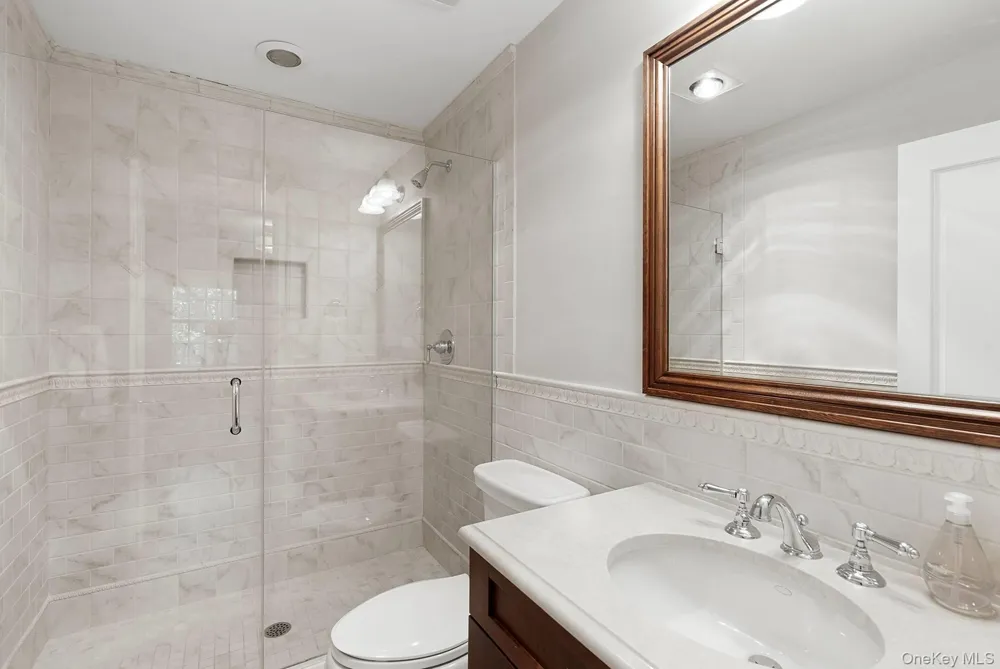 6 Woodruff Lane Bridgehampton, NY 11932