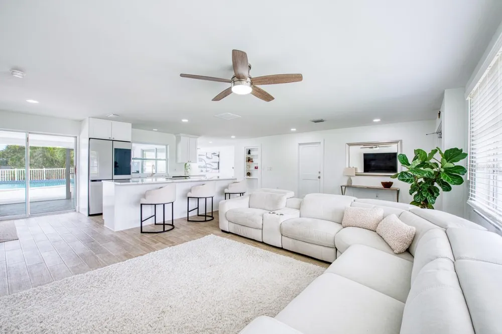 12125 6TH STREET E Treasure Island, FL 33706