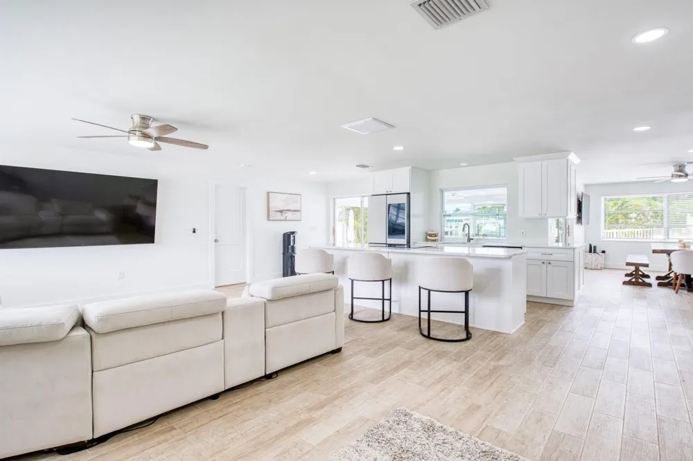 12125 6TH STREET E Treasure Island, FL 33706