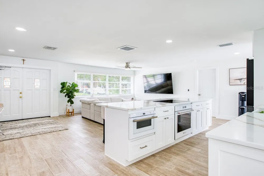 12125 6TH STREET E Treasure Island, FL 33706