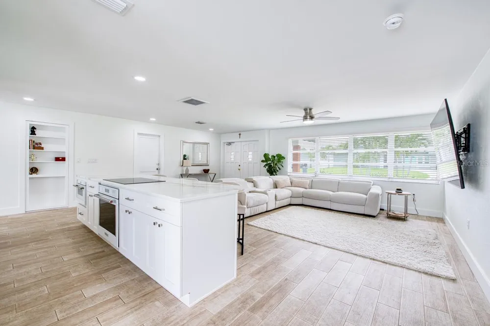 12125 6TH STREET E Treasure Island, FL 33706