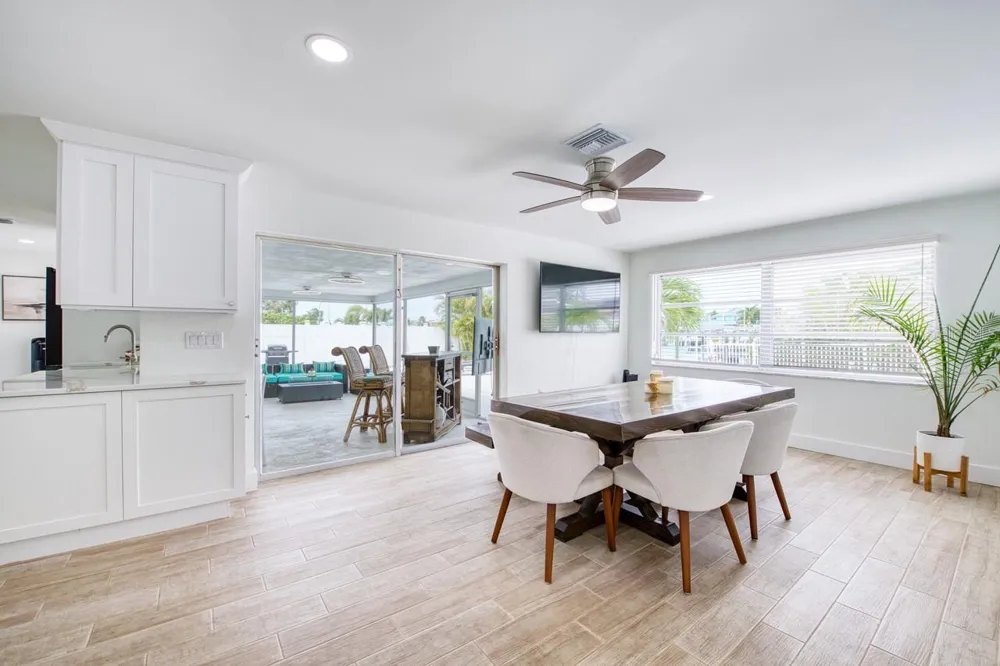 12125 6TH STREET E Treasure Island, FL 33706