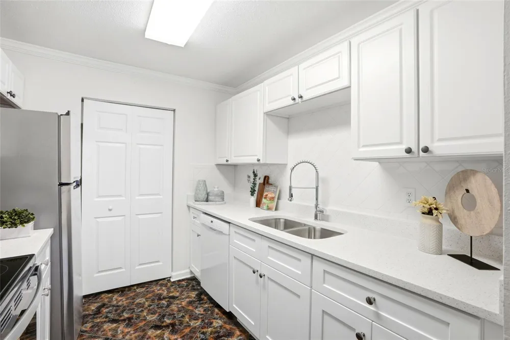 1208 14TH CIRCLE SE Largo, FL 33771