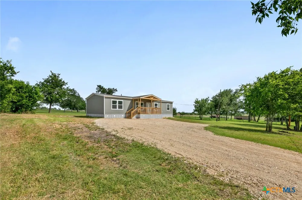 305 S 6th Street Buckholts, TX 76518