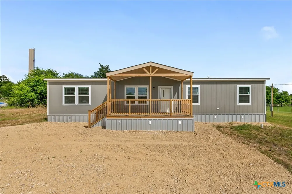 305 S 6th Street Buckholts, TX 76518