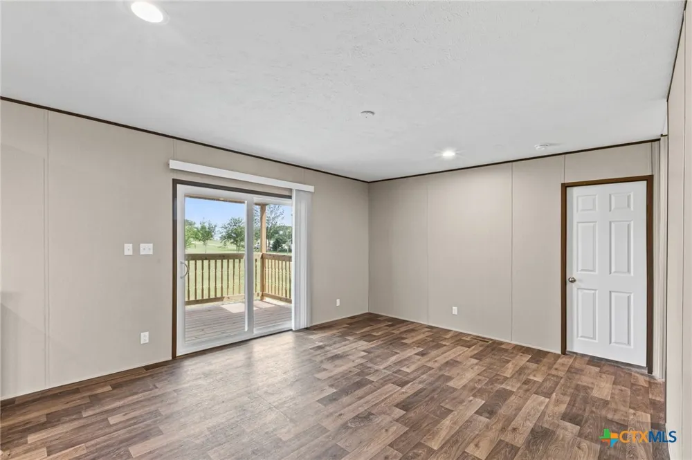 305 S 6th Street Buckholts, TX 76518