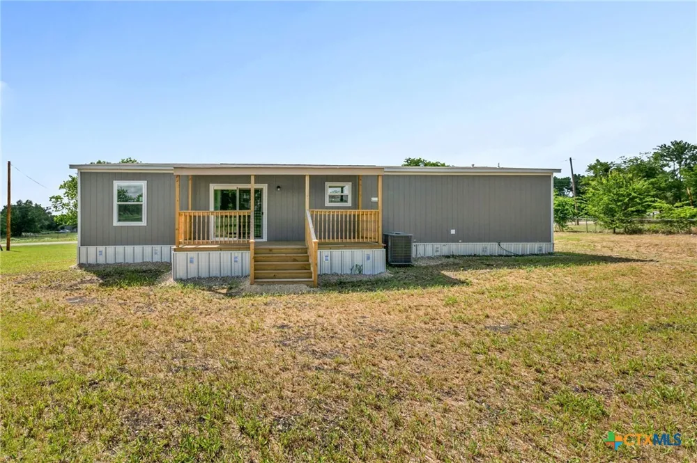 305 S 6th Street Buckholts, TX 76518