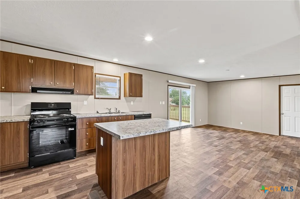 305 S 6th Street Buckholts, TX 76518