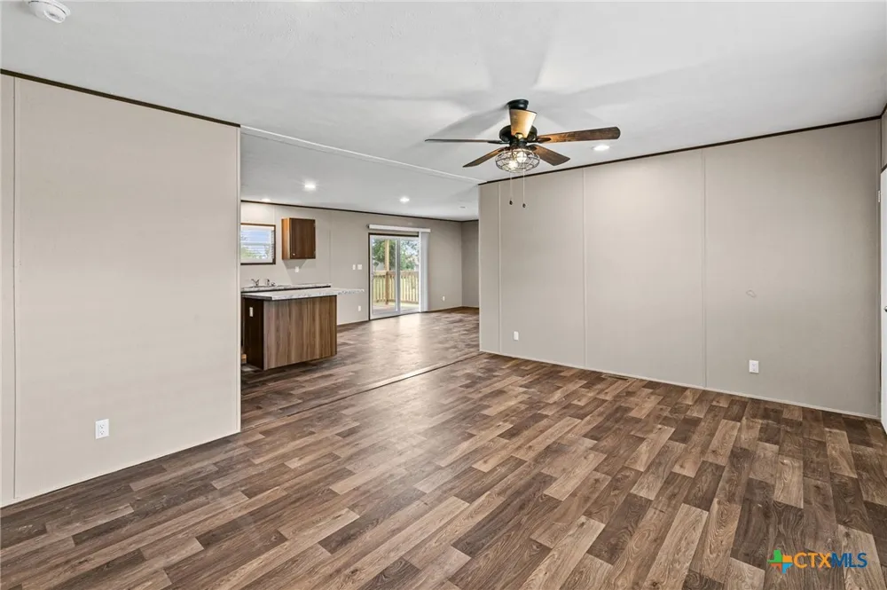 305 S 6th Street Buckholts, TX 76518