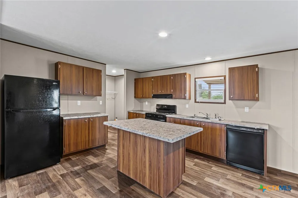 305 S 6th Street Buckholts, TX 76518