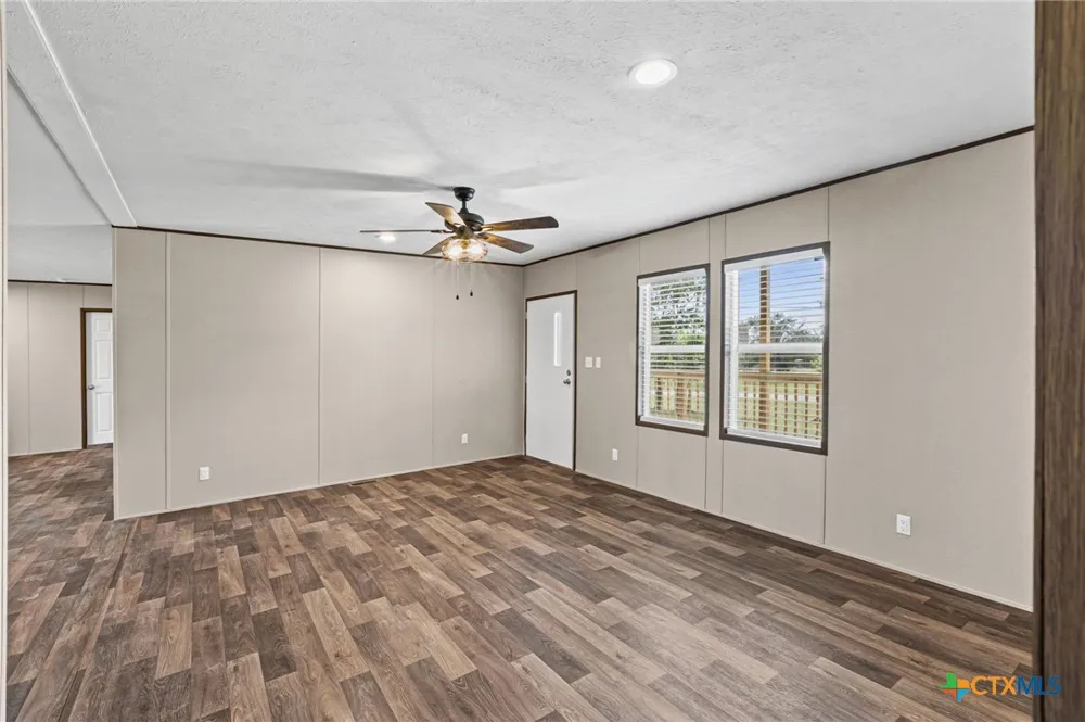 305 S 6th Street Buckholts, TX 76518