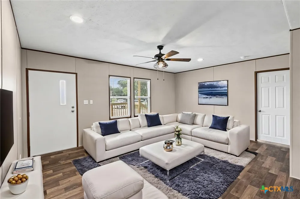 305 S 6th Street Buckholts, TX 76518